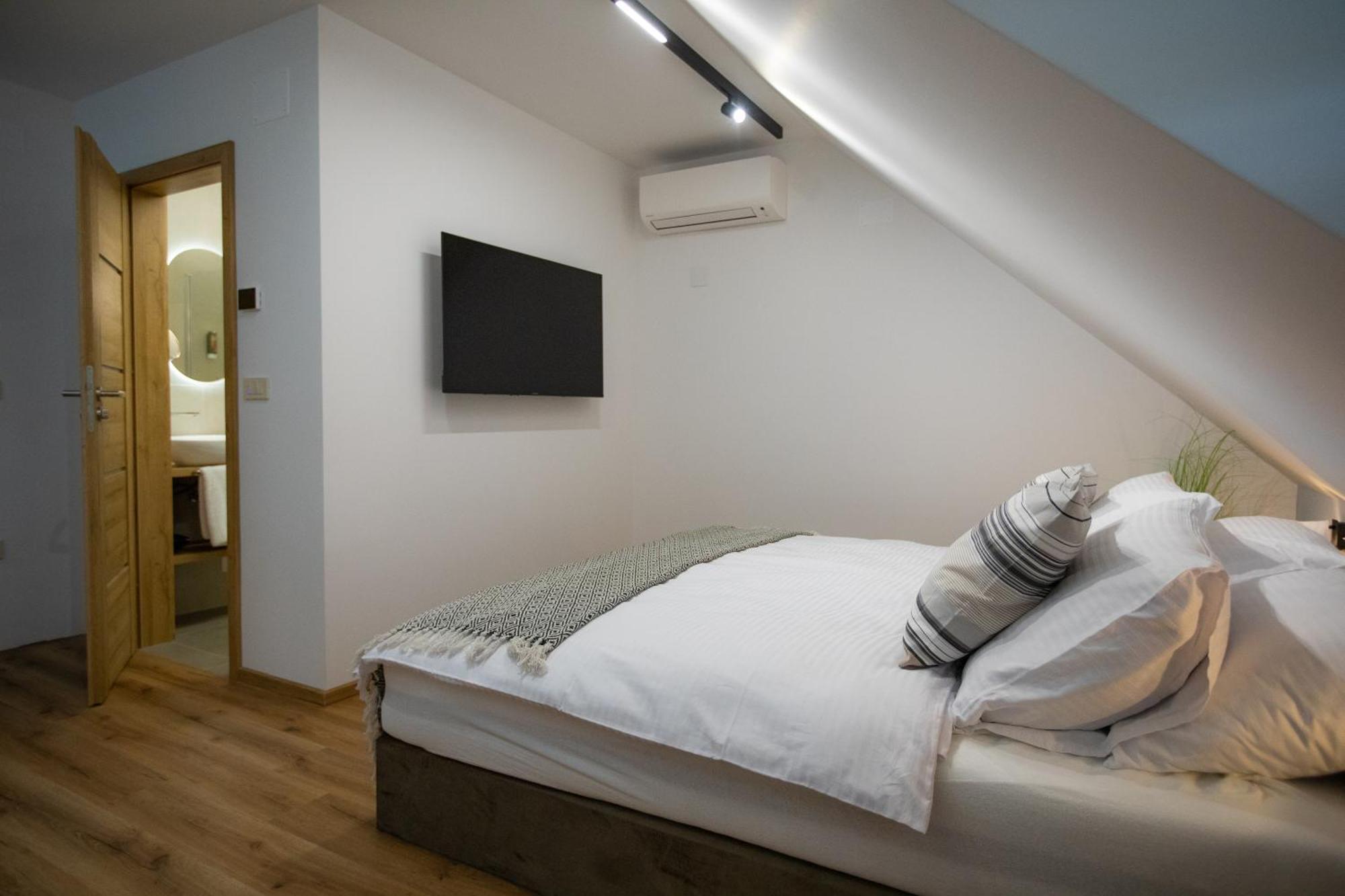 Hotel Hisa Trelc- Sobe Komenda Zewnętrze zdjęcie