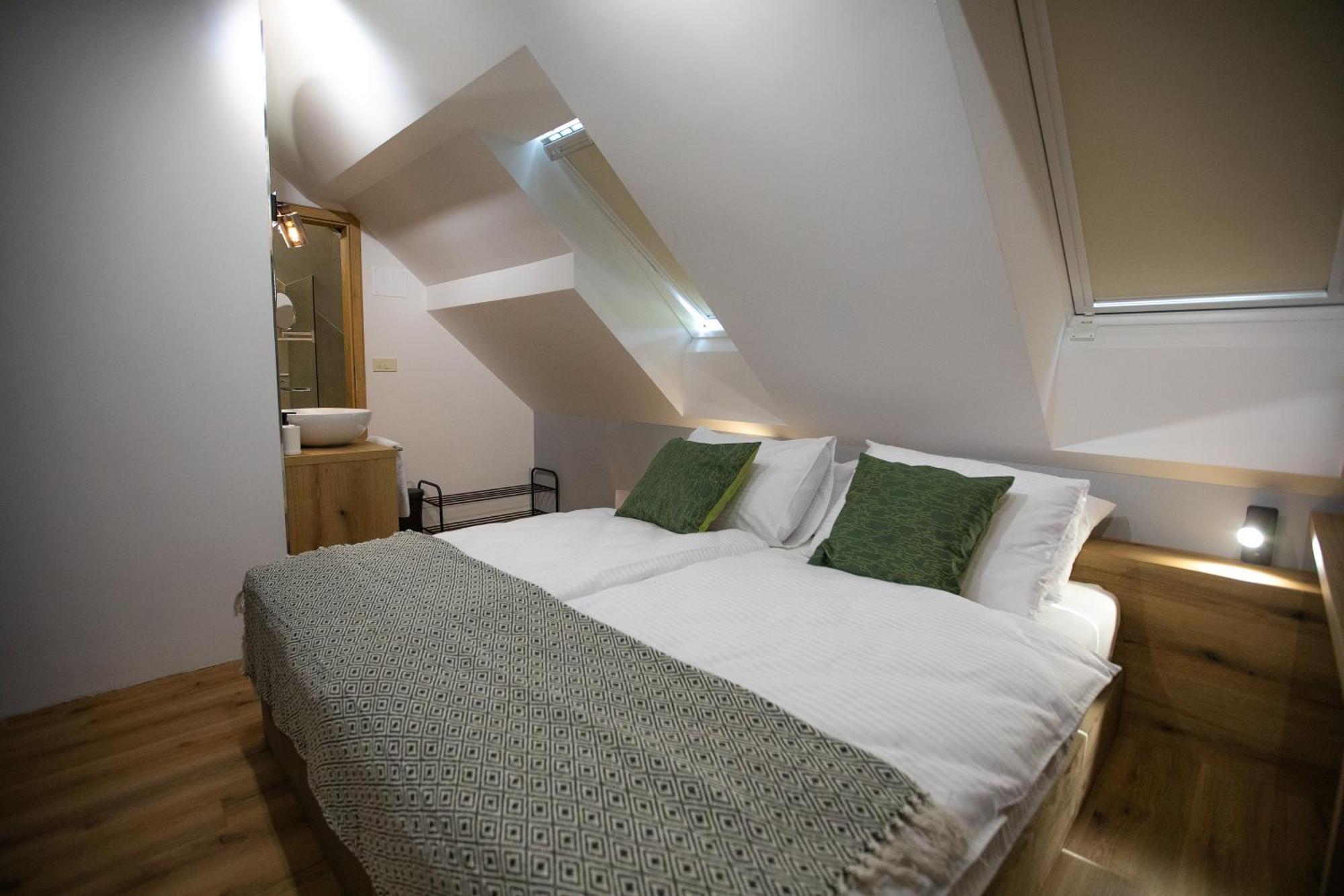 Hotel Hisa Trelc- Sobe Komenda Zewnętrze zdjęcie