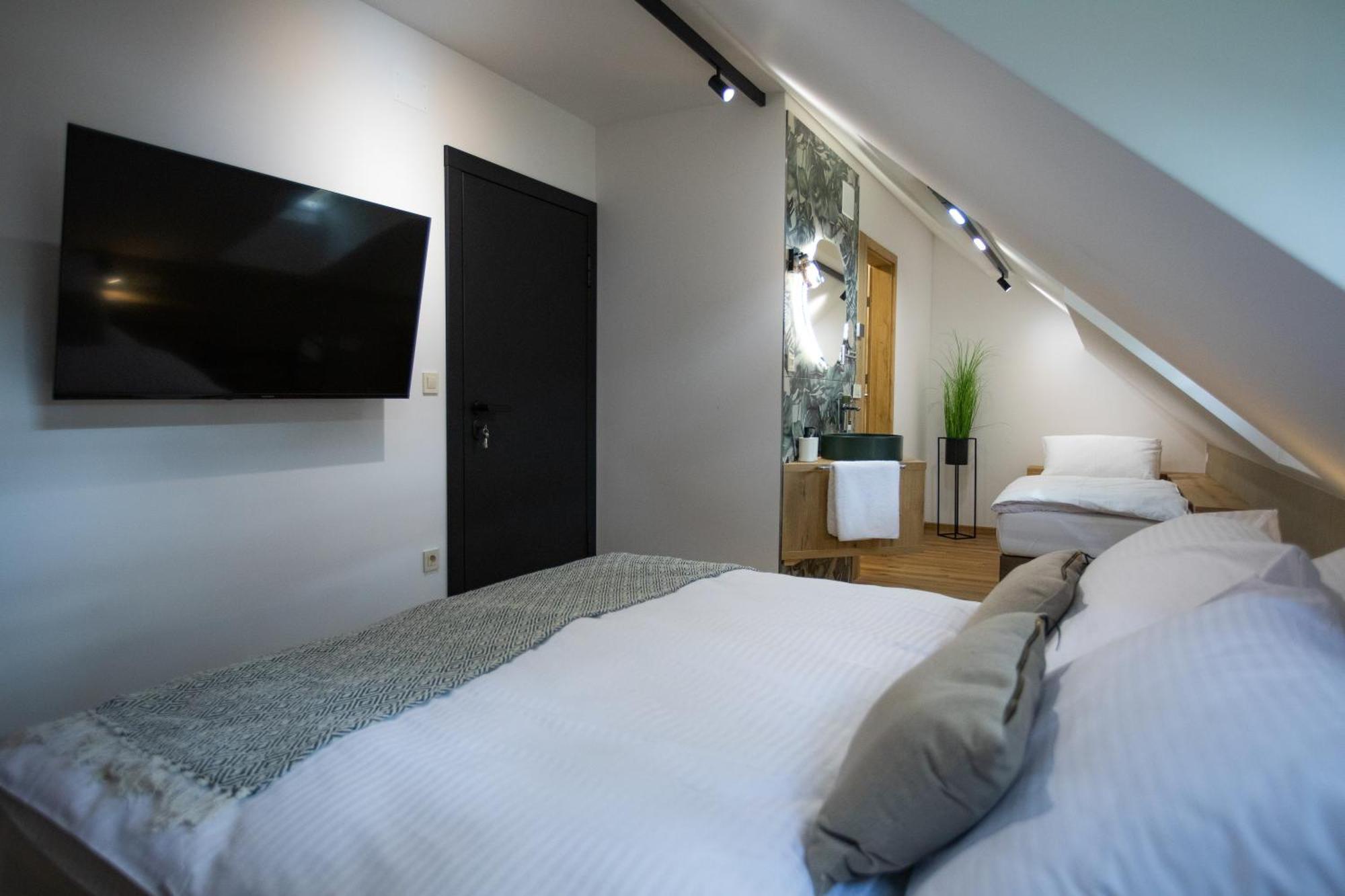 Hotel Hisa Trelc- Sobe Komenda Zewnętrze zdjęcie
